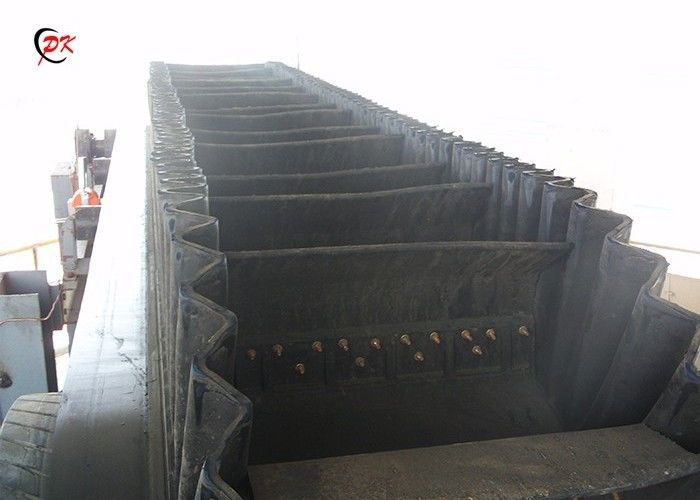 Corrugated Sidewall Belt Conveyor / Steeply Inclined Vertical Belt Elevator